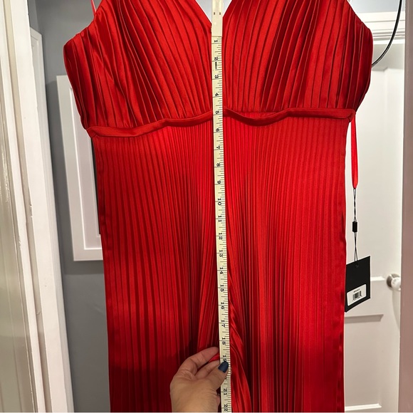 MAC DUGGAL Red Pleated Plunge Neck Wide Leg Jumpsuit - Picture 11 of 13